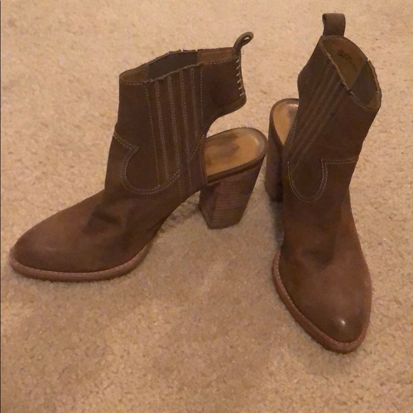 Dolce Vita Western Slip on Booties - Picture 2 of 7